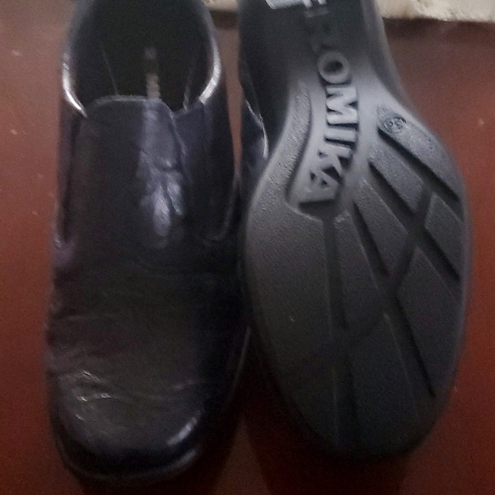 Shoes - Picture 3 of 3